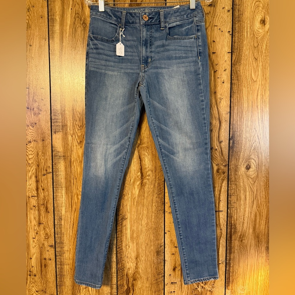 GUC American Eagle Outfitter’s denim jeans. Size 6.